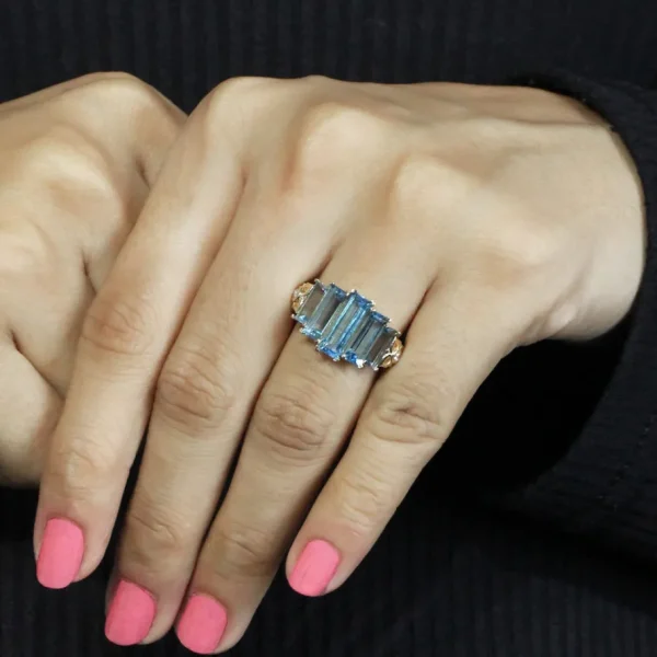 Stephen Dweck Luxury Aurora Swiss Blue Topaz and 0.15ct Diamond Ring in 18K Gold< Rings