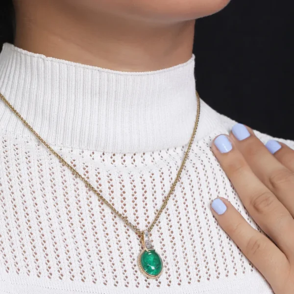 Stephen Dweck Luxury Emerald 9.65ct and Diamond 0.55ct Pendant in 18K Gold< Necklace